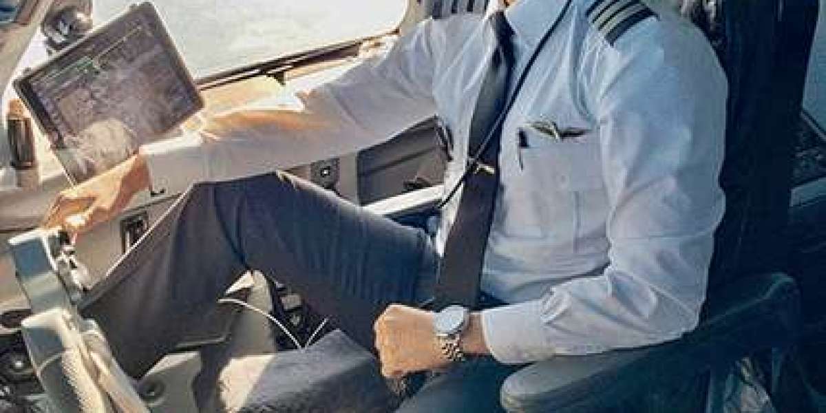 united pilot pay