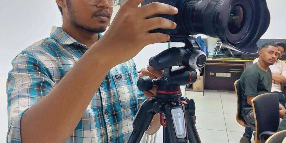 Here's Why IIP Academy Offers the Best Photography & Filmmaking Course in India