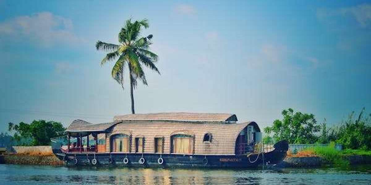 Delhi to Kerala: Tourist Attractions and Places to Visit