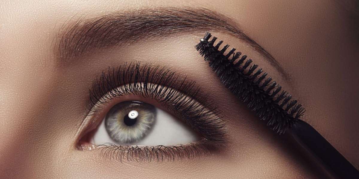 Lash Glues & Liquids: Everything You Need to Know