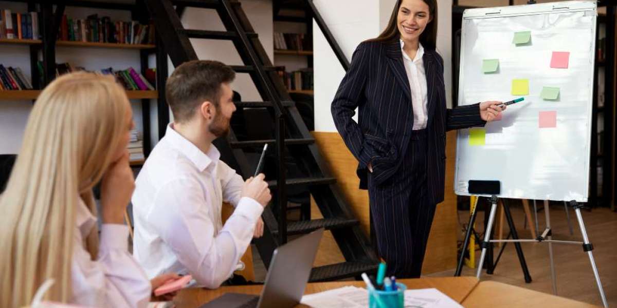 Speak to Connect: Presentation Training Singapore That Transforms