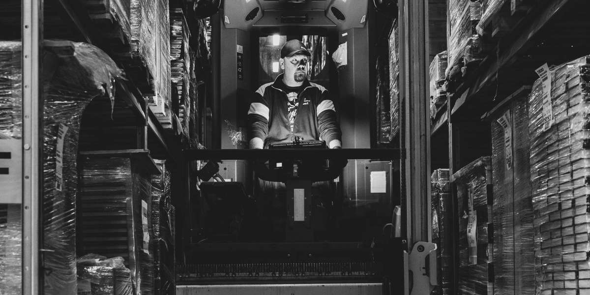 The Rise of Autonomous Forklifts: How AI is Revolutionizing Warehouse Operations in 2025