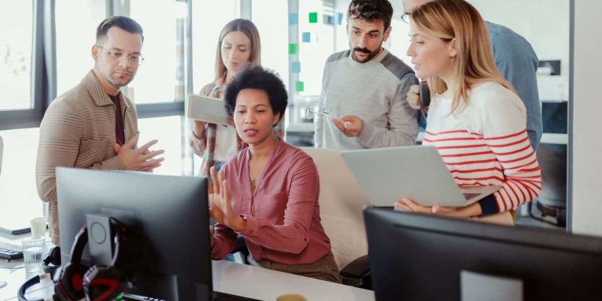 Contract labour compliance services vs In-House Compliance Teams: What Works Best?