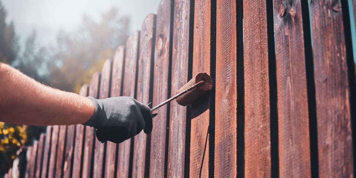 Fence Staining Services in Toronto: Step Guide for Wood Protection and Care