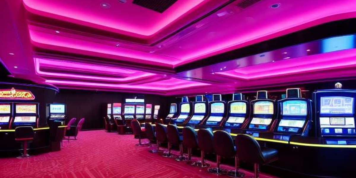 Top Slots Entertainment at RoyalReels Casino